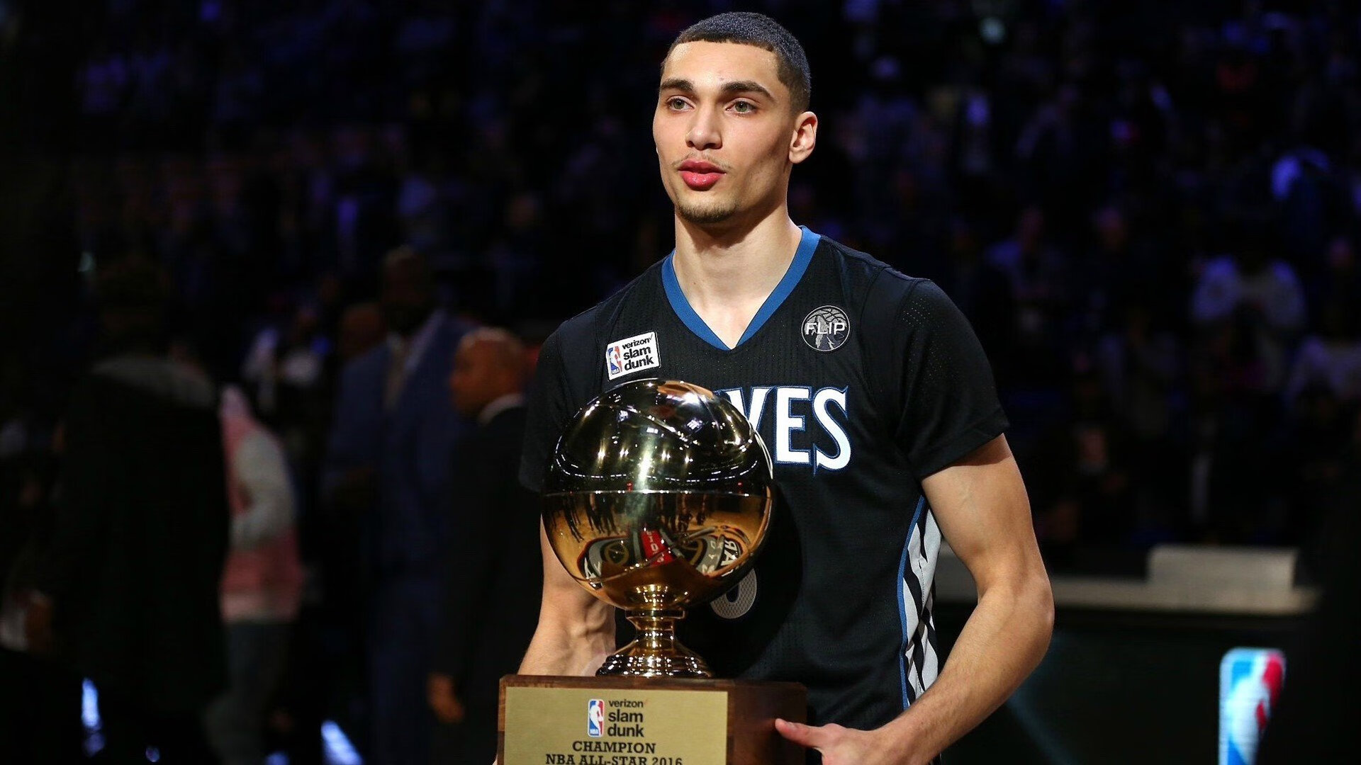 中甲联赛青岛海牛主场1比0战胜南通支云，保级之路充满希望，青岛海牛足球队主场